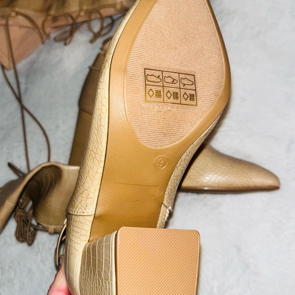 Tan Knee-High Lace-Up Boots sz 9 NEW - Picture 4 of 10